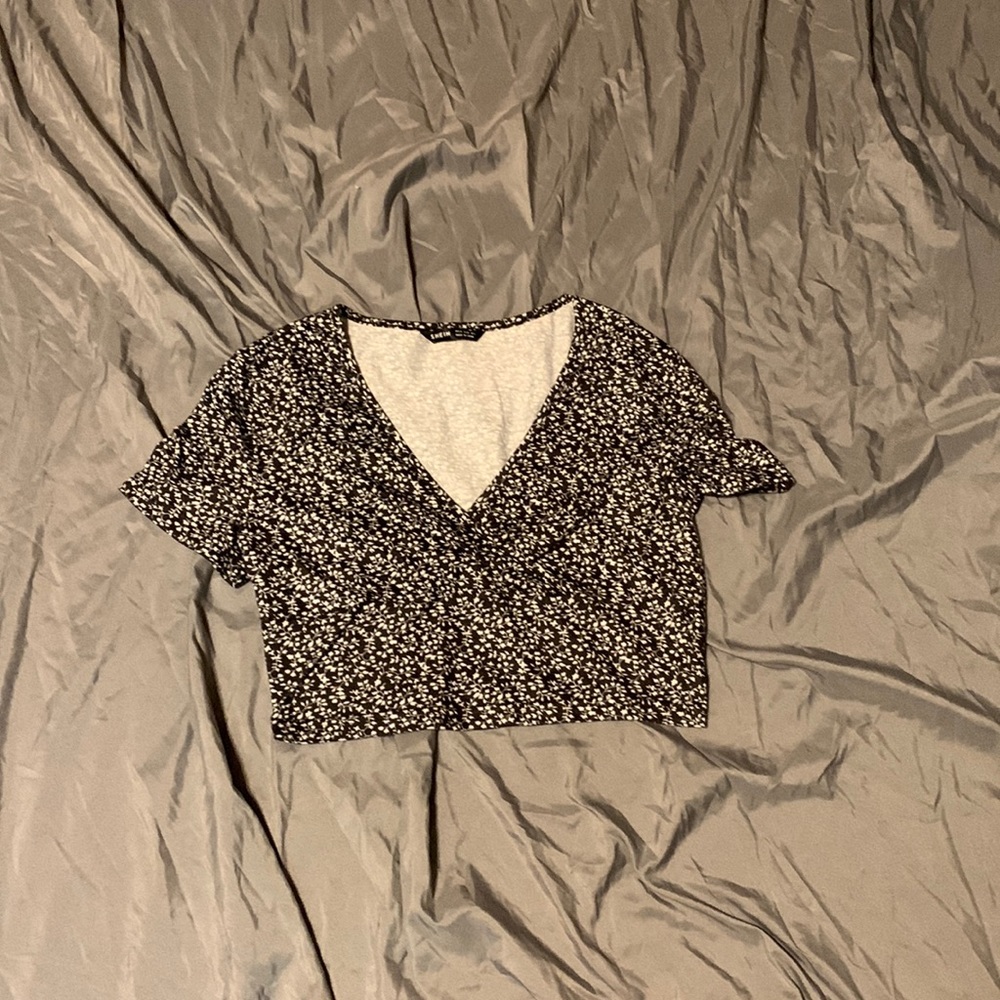 SHEIN black and white cropped shirt